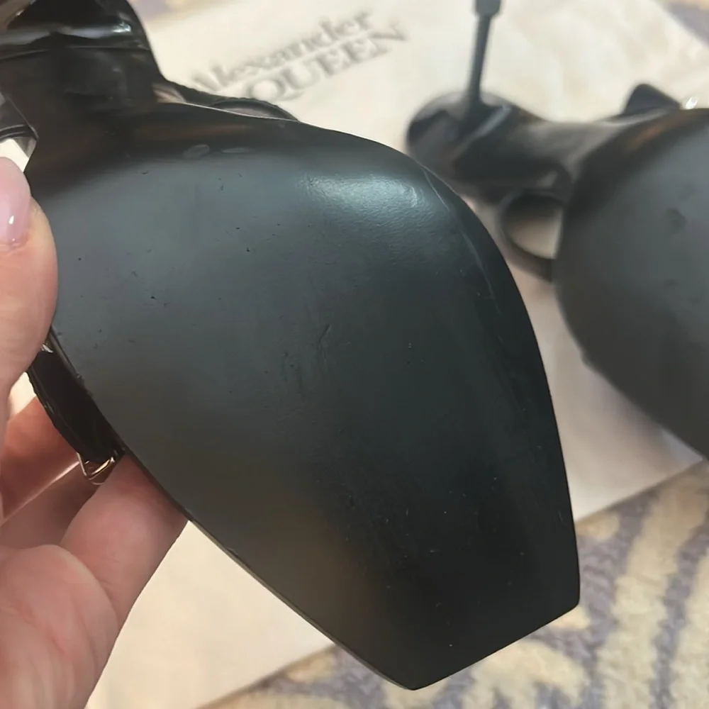 Alexander McQueen Women's Heeled Buckle Black Sandals Size 40 (Msrp $1,090) - Picture 11 of 14